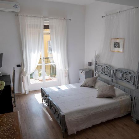 Beautiful Floral Apartment On Navigli มิลาน ภายนอก รูปภาพ