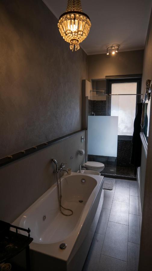 Beautiful Floral Apartment On Navigli มิลาน ภายนอก รูปภาพ