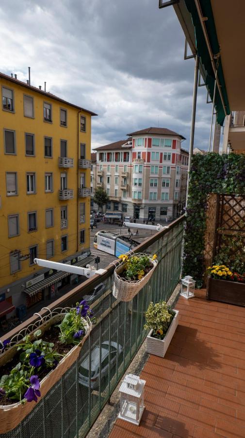 Beautiful Floral Apartment On Navigli มิลาน ภายนอก รูปภาพ