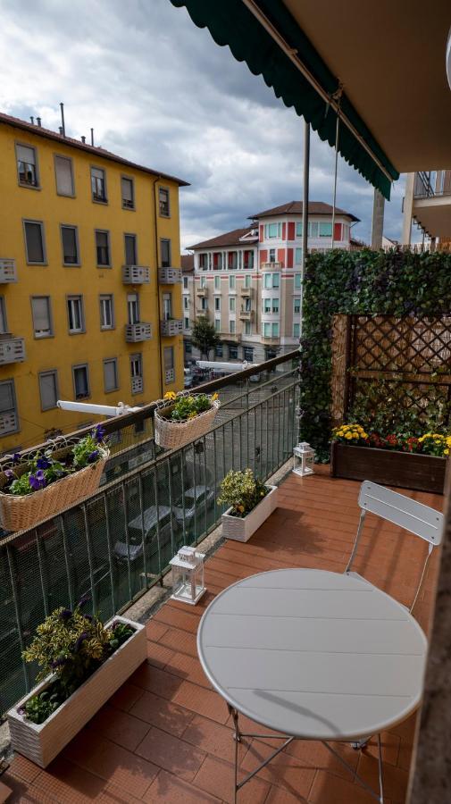 Beautiful Floral Apartment On Navigli มิลาน ภายนอก รูปภาพ