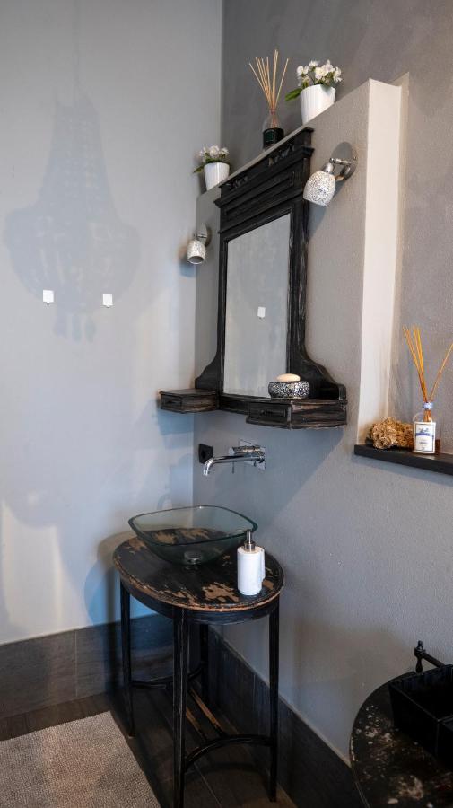 Beautiful Floral Apartment On Navigli มิลาน ภายนอก รูปภาพ