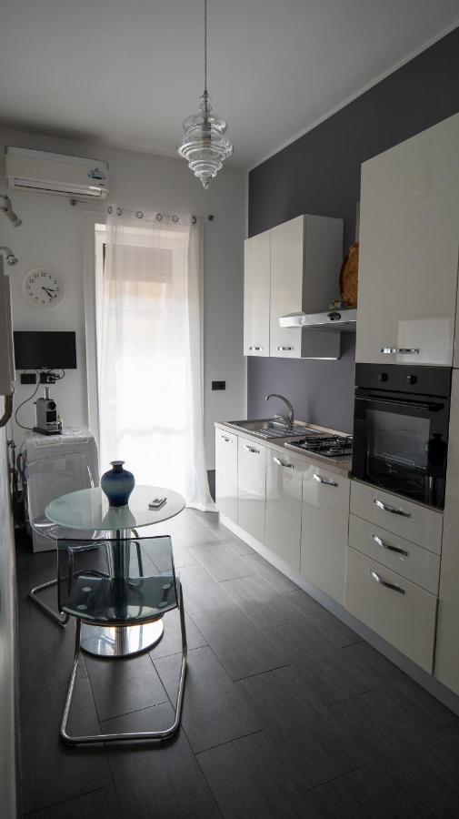 Beautiful Floral Apartment On Navigli มิลาน ภายนอก รูปภาพ